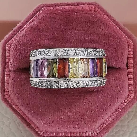 🩷 Stunning New ring with bands of colored crystals & rhinestones size 7 & 8 🩷 - Picture 4 of 8